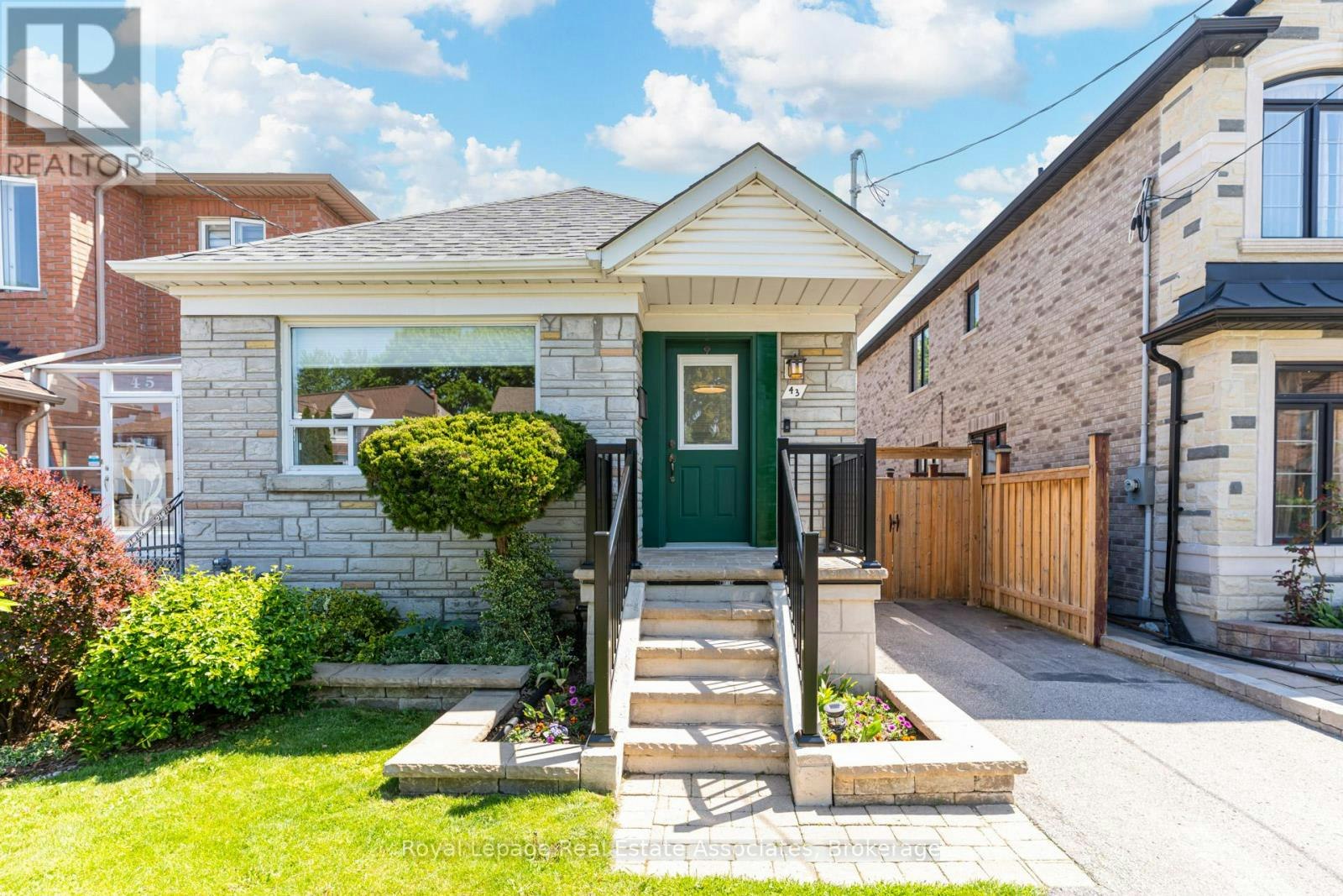 43 Heale Avenue, Toronto, ON, M1N 3X6