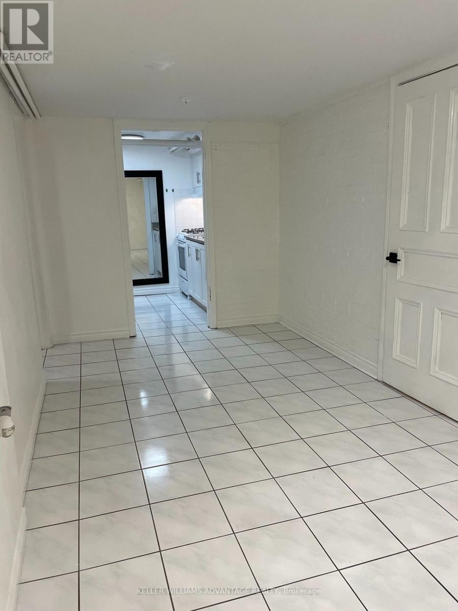 BASEMENT-347 Walmer Road, Toronto, ON, M5R 2Y3 - 9