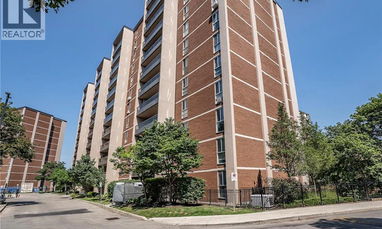 1009-1964 Main Street W