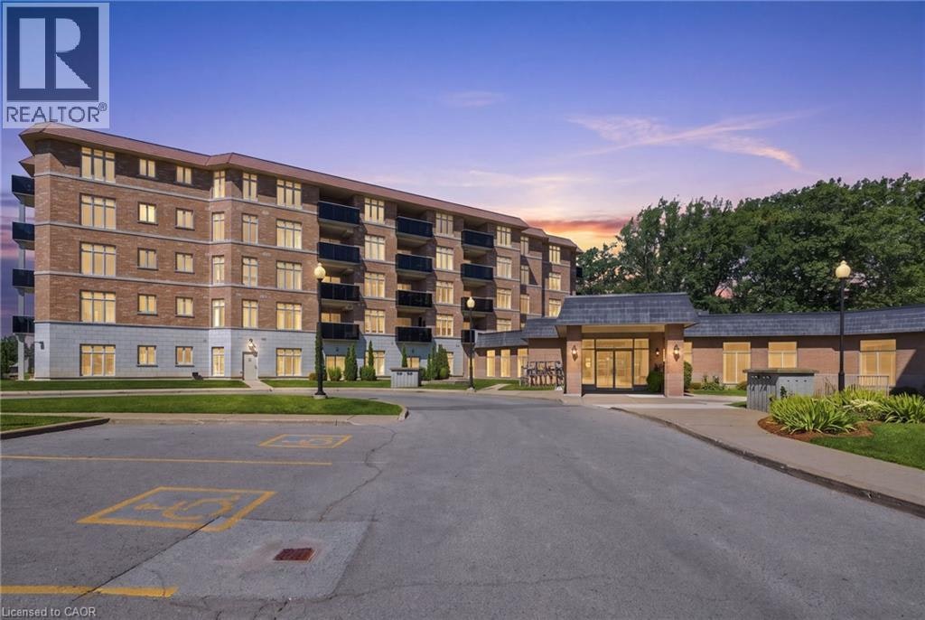 521-8111 Forest Glen Drive, Niagara Falls, ON, L2H 2Y7
