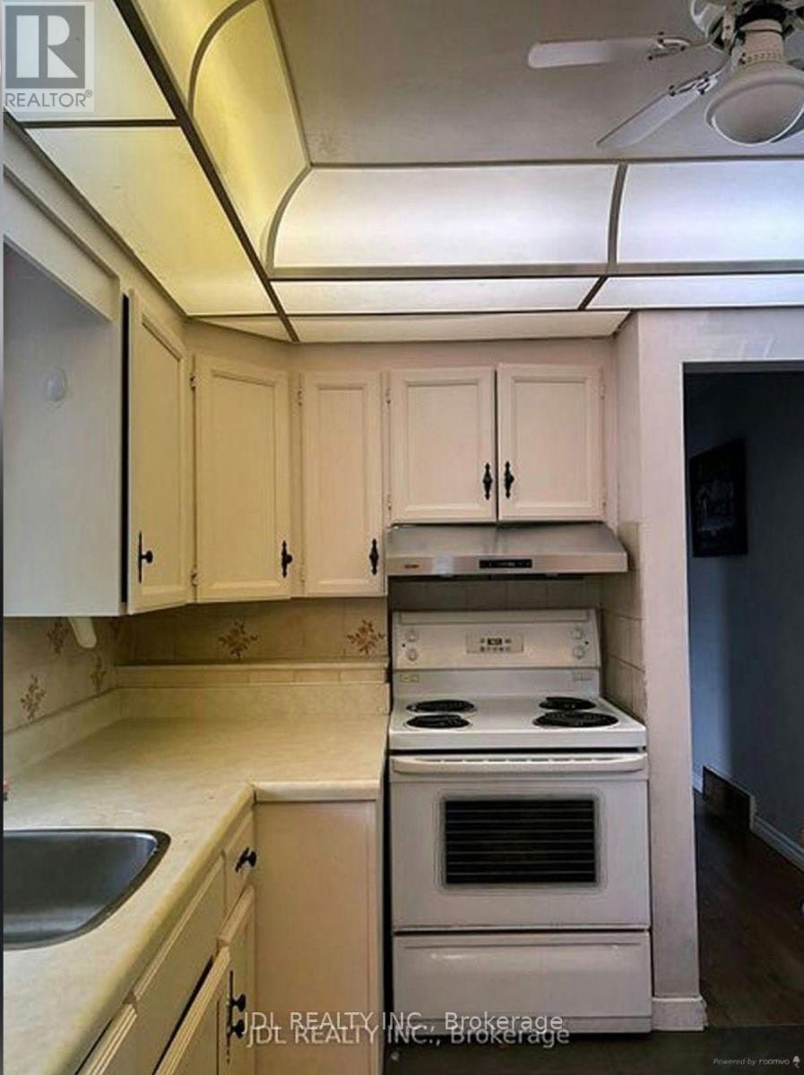 THREE Bedrooms Main Floor 8 Highwood Ave Avenue, Toronto, ON, M1R 2E4 - 6
