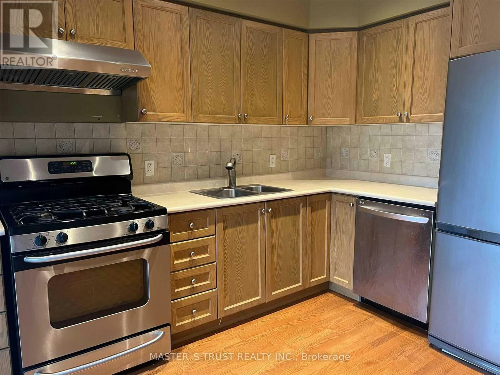 6 Dunkeld Way, Markham, ON, L3T 4Y9 - 8