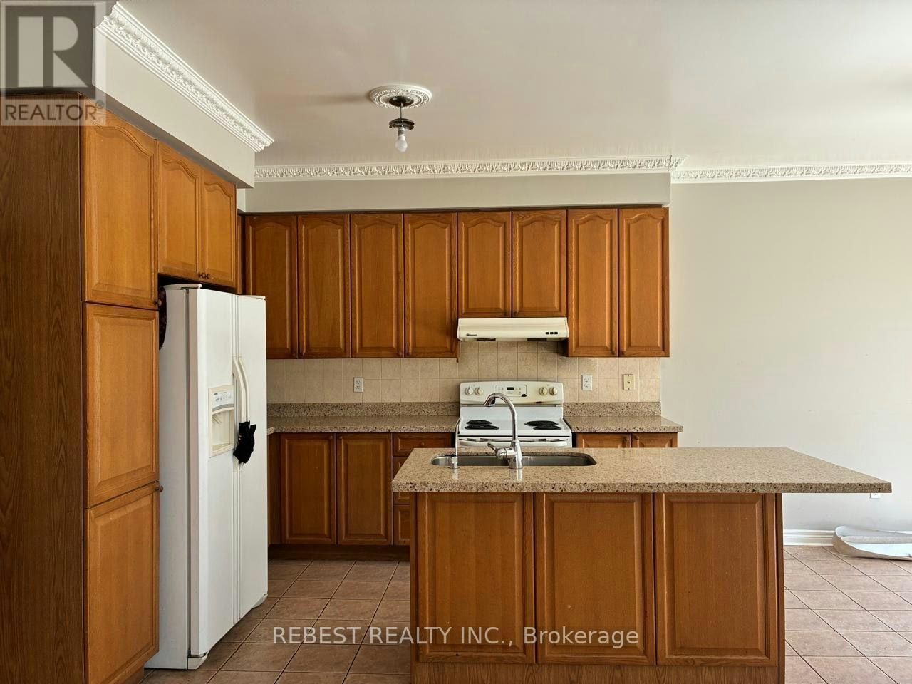 18 Village Lake Crescent, Brampton, ON, L6S 6K2 - 3