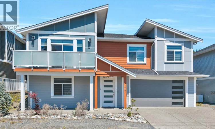 267 Golden Oaks Crescent