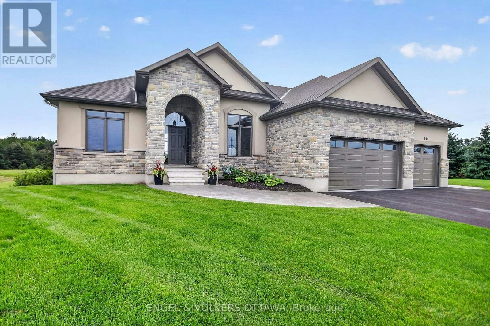 100 Lake Trail Road, Ottawa, ON, K4P 2G2