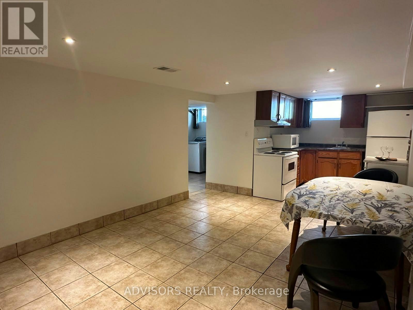 1470 Fisher Avenue, Burlington, ON, L7P 2L8 - 2