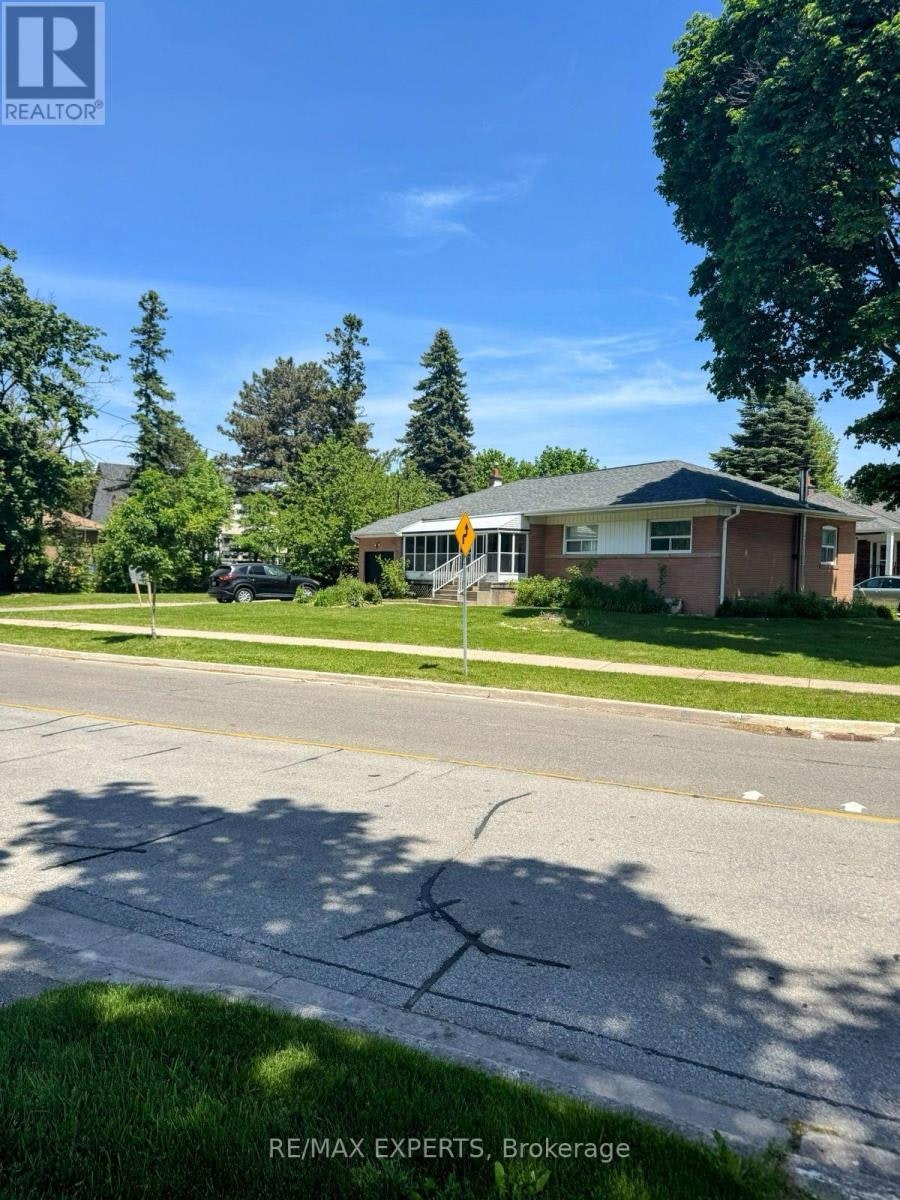 71 Lloyd Manor Road, Toronto, ON, M9B 5J2