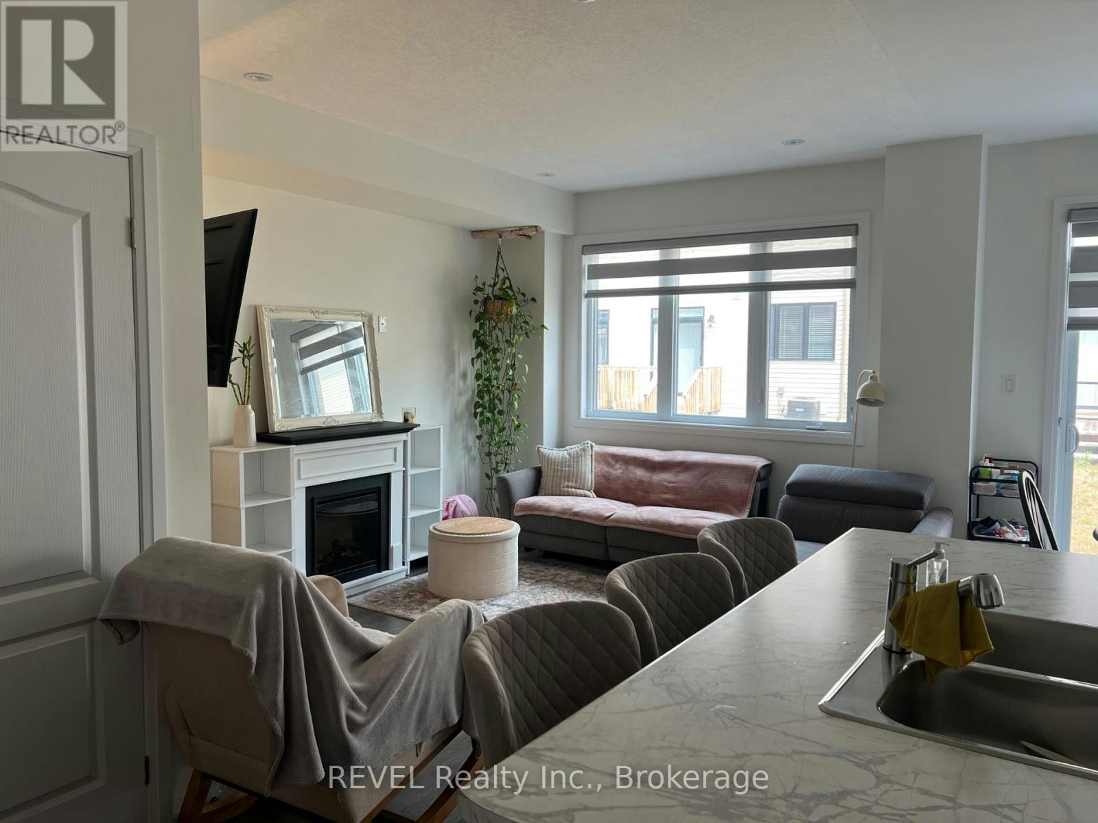 118 Varsity Drive, Welland, ON, L3B 0N3 - 4