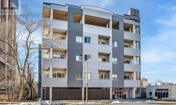 110-600 Eglinton Avenue E