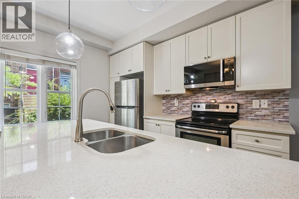 6 Beatrice Lane, Kitchener, ON, N2H 0B3 - 7