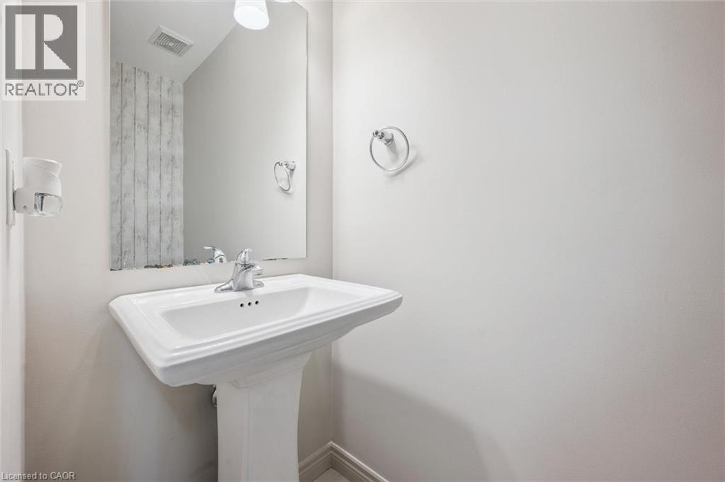 6 Beatrice Lane, Kitchener, ON, N2H 0B3 - 12