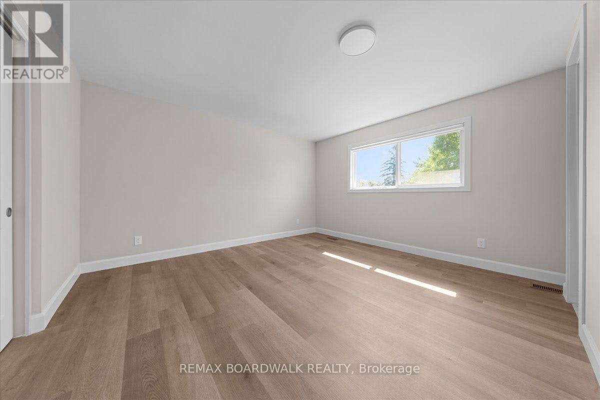 999 Meadowlands Drive, Ottawa, ON, K2E 7Z8 - 17