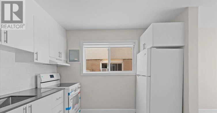 999 Meadowlands Drive, Ottawa, ON, K2E 7Z8 - 9