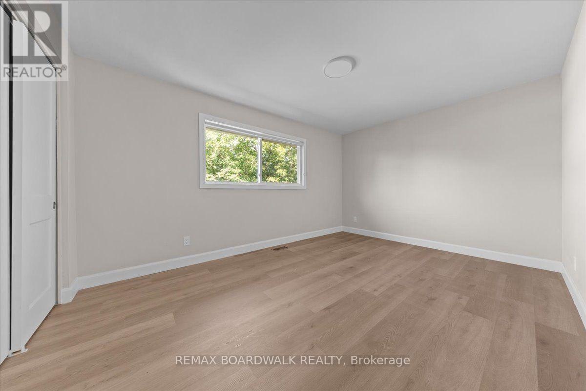 999 Meadowlands Drive, Ottawa, ON, K2E 7Z8 - 12