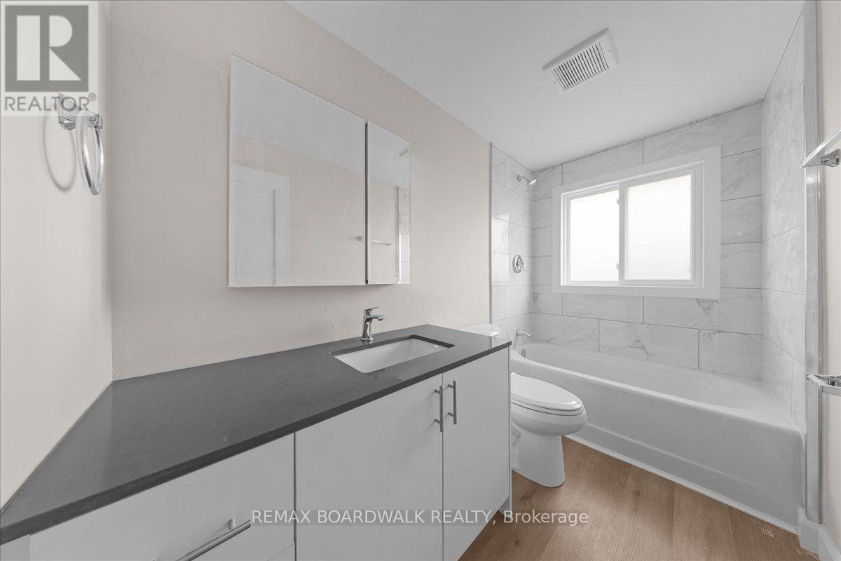 999 Meadowlands Drive, Ottawa, ON, K2E 7Z8 - 15