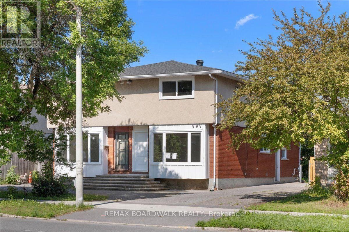 999 Meadowlands Drive, Ottawa, ON, K2E 7Z8