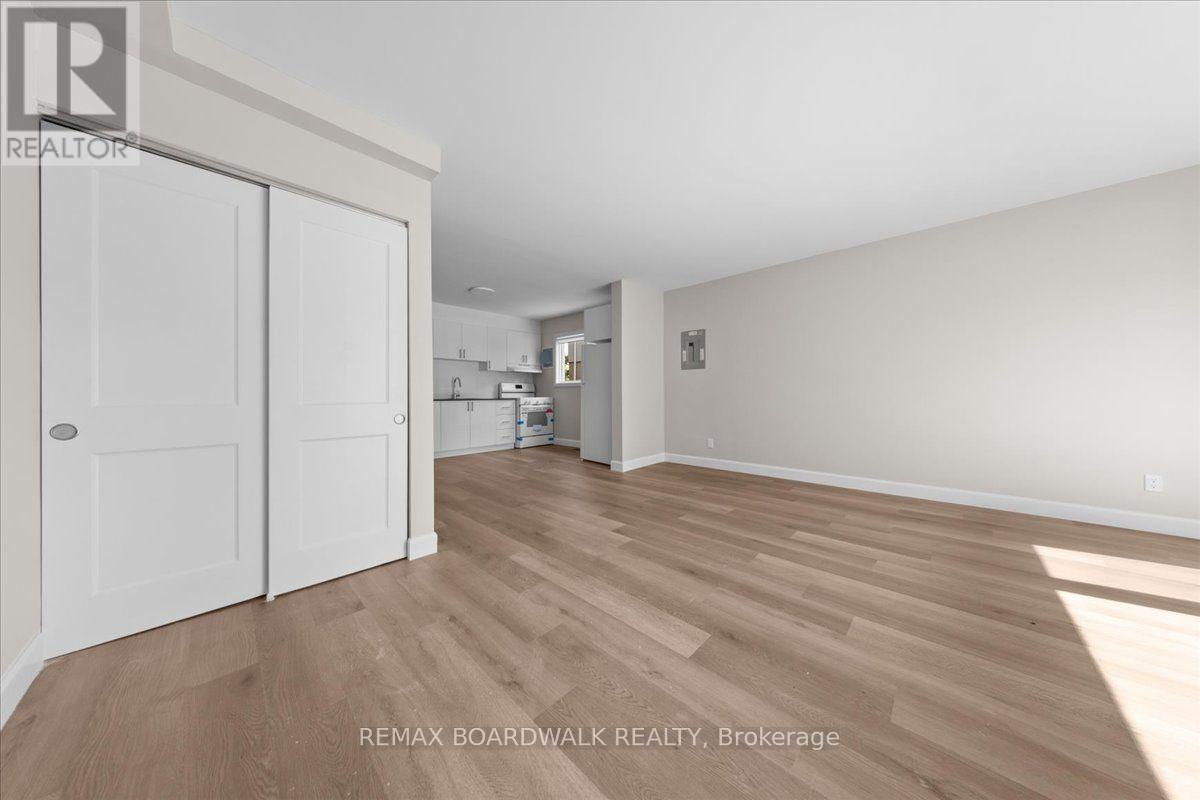 999 Meadowlands Drive, Ottawa, ON, K2E 7Z8 - 2
