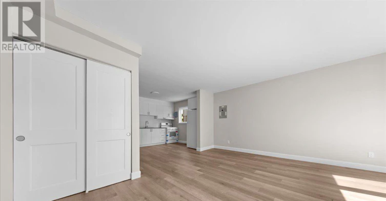 999 Meadowlands Drive, Ottawa, ON, K2E 7Z8 - 2