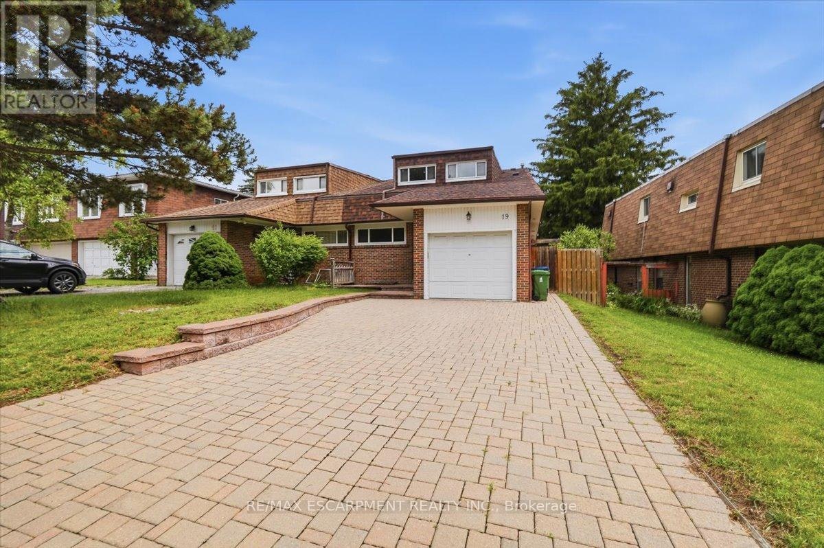 19 Picola Court, Toronto, ON, M2H 2N2