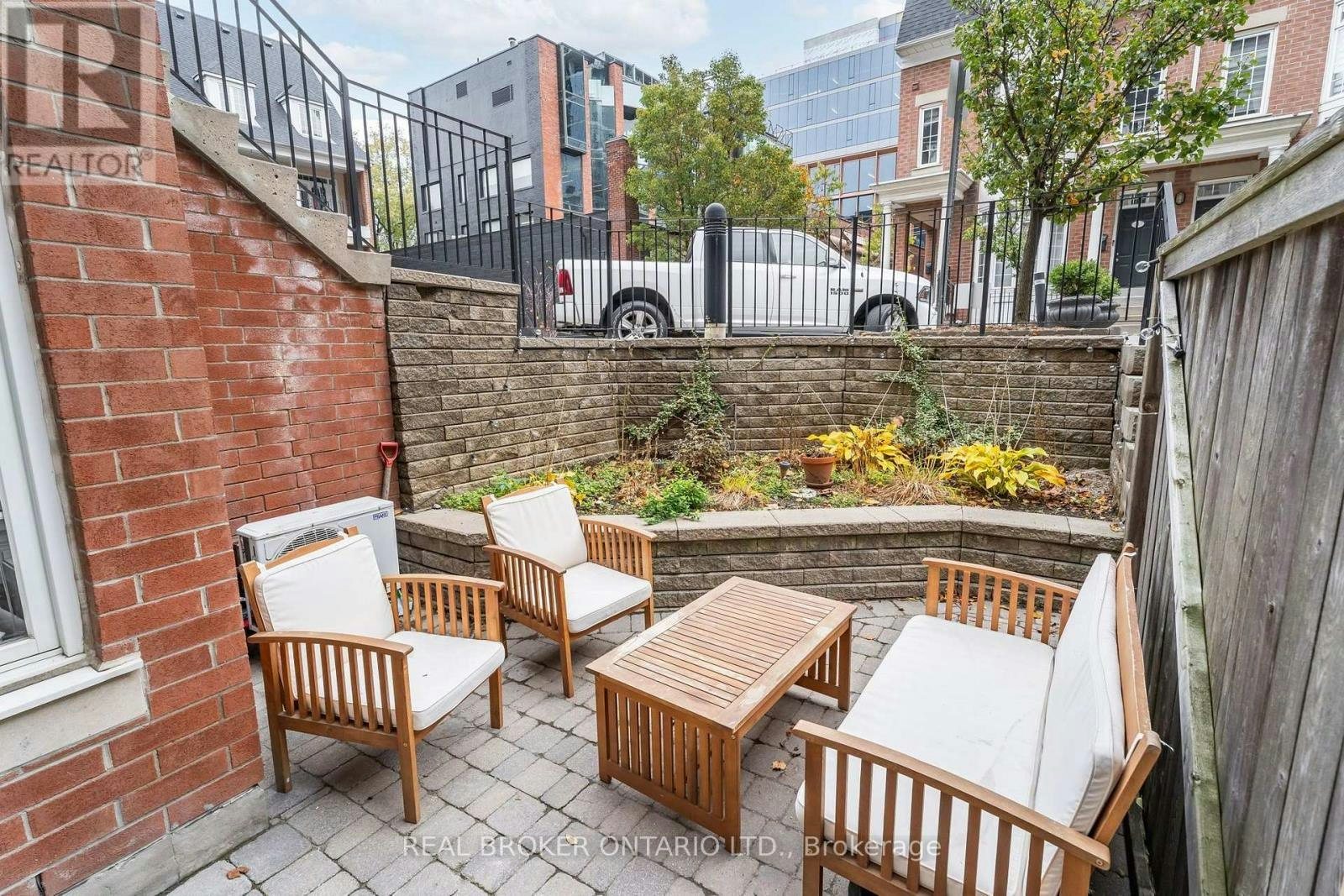 32-11 Niagara Street W, Toronto, ON, M5V 3N9 - 5