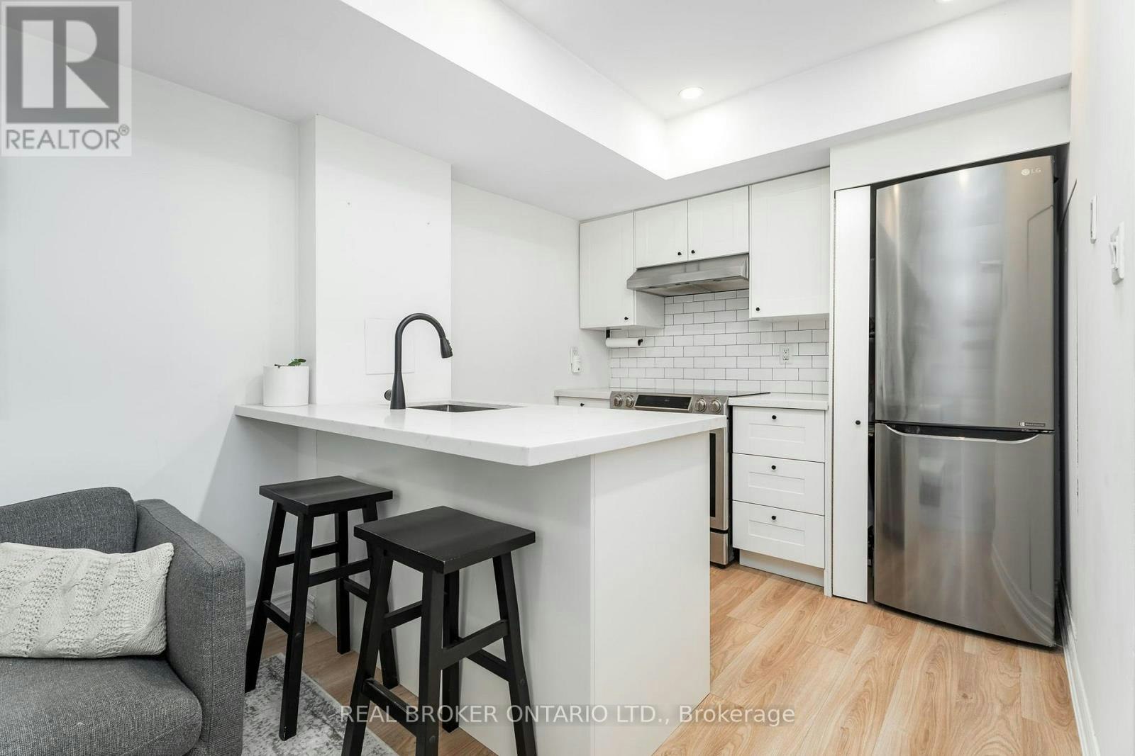 32-11 Niagara Street W, Toronto, ON, M5V 3N9 - 17