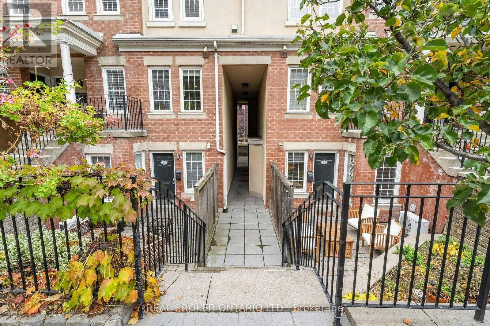 32-11 Niagara Street W, Toronto, ON, M5V 3N9 - 3