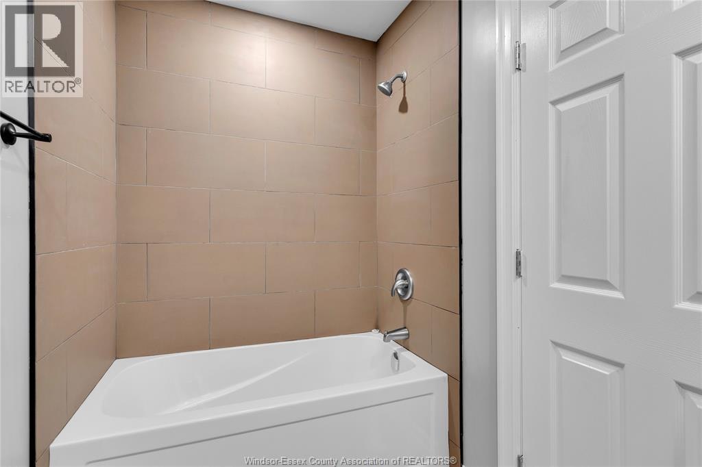 1&2-946 Howard Avenue, Windsor, ON, N9A 1S5