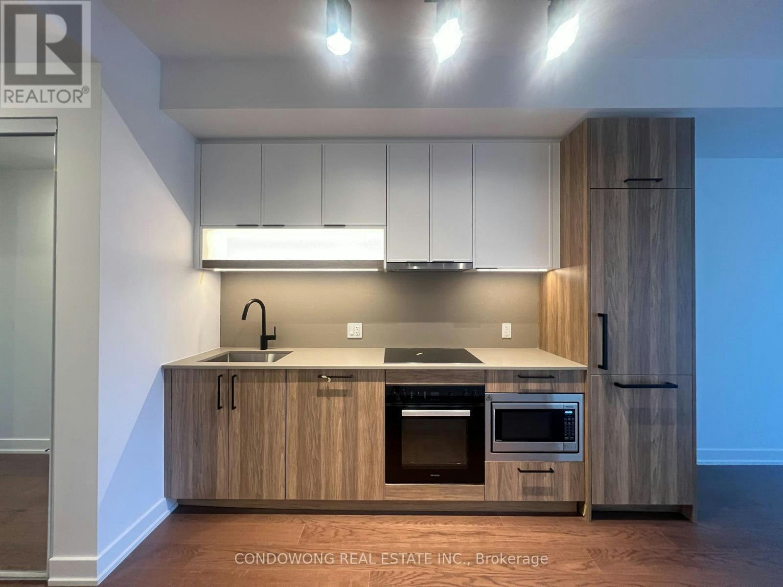 720-91 Montclair Avenue, Toronto, ON, M5P 0B1 - 2