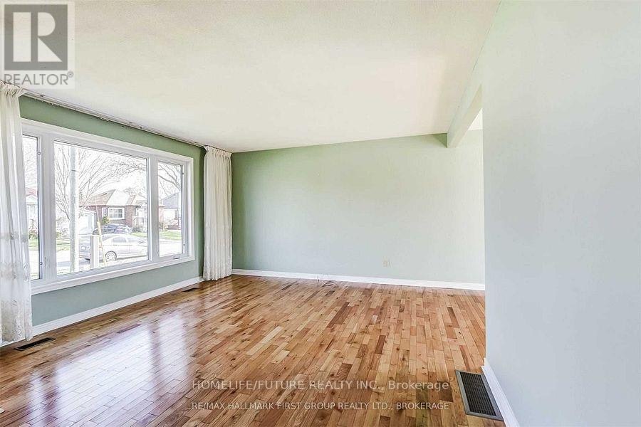 MAIN-361 Gliddon Avenue, Oshawa, ON, L1H 1Z6 - 2
