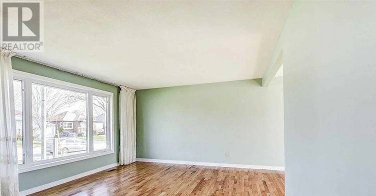 MAIN-361 Gliddon Avenue, Oshawa, ON, L1H 1Z6 - 2