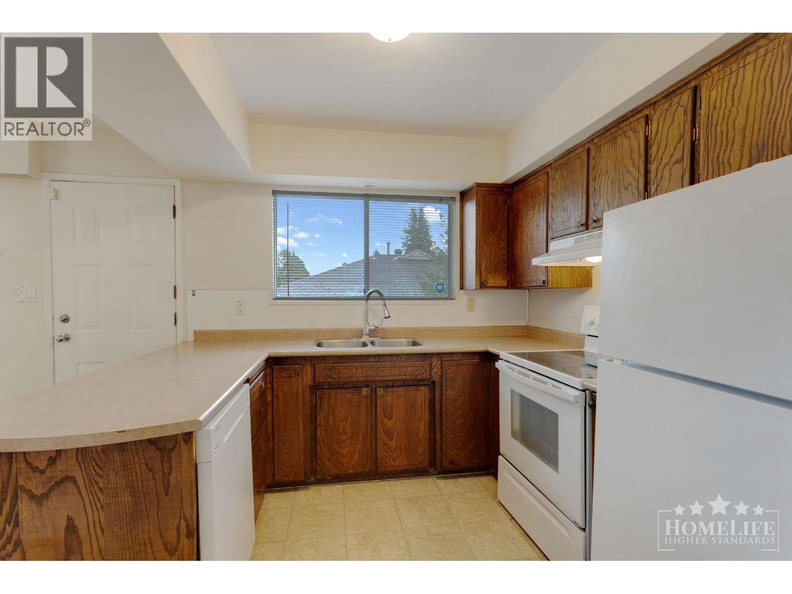 Duplex-1060 Fell Avenue, Burnaby, BC, V5B 3Y6 - 8