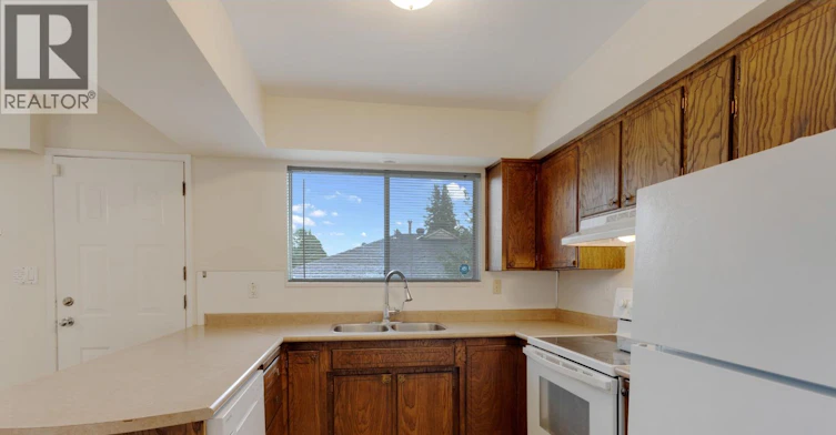 Duplex-1060 Fell Avenue, Burnaby, BC, V5B 3Y6 - 8