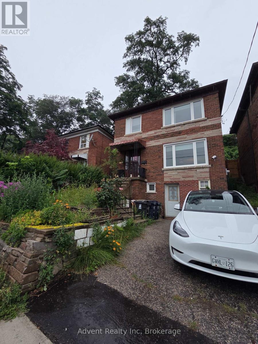 800 Davenport Road, Toronto, ON, M6G 2B3