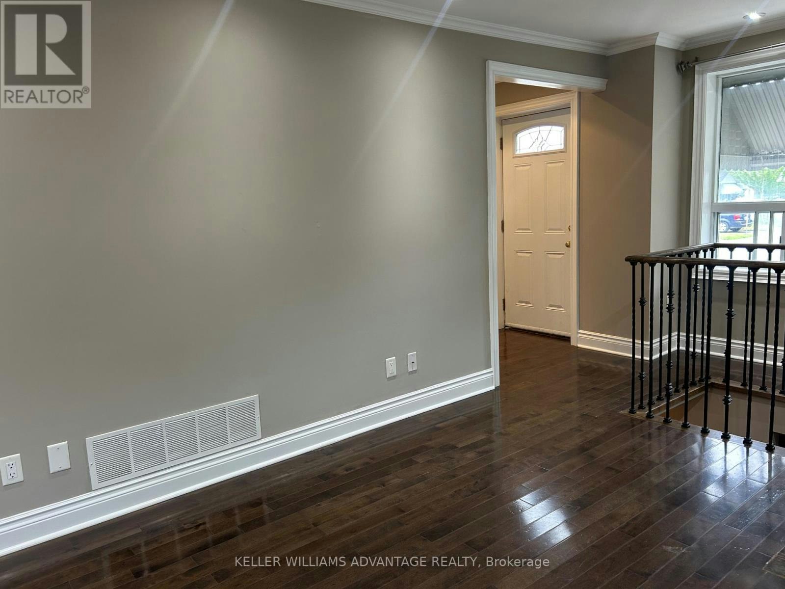 2-26 Barker Avenue, Toronto, ON, M4C 2N3 - 7