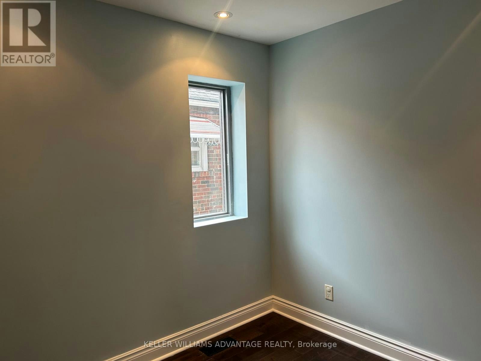 2-26 Barker Avenue, Toronto, ON, M4C 2N3 - 12