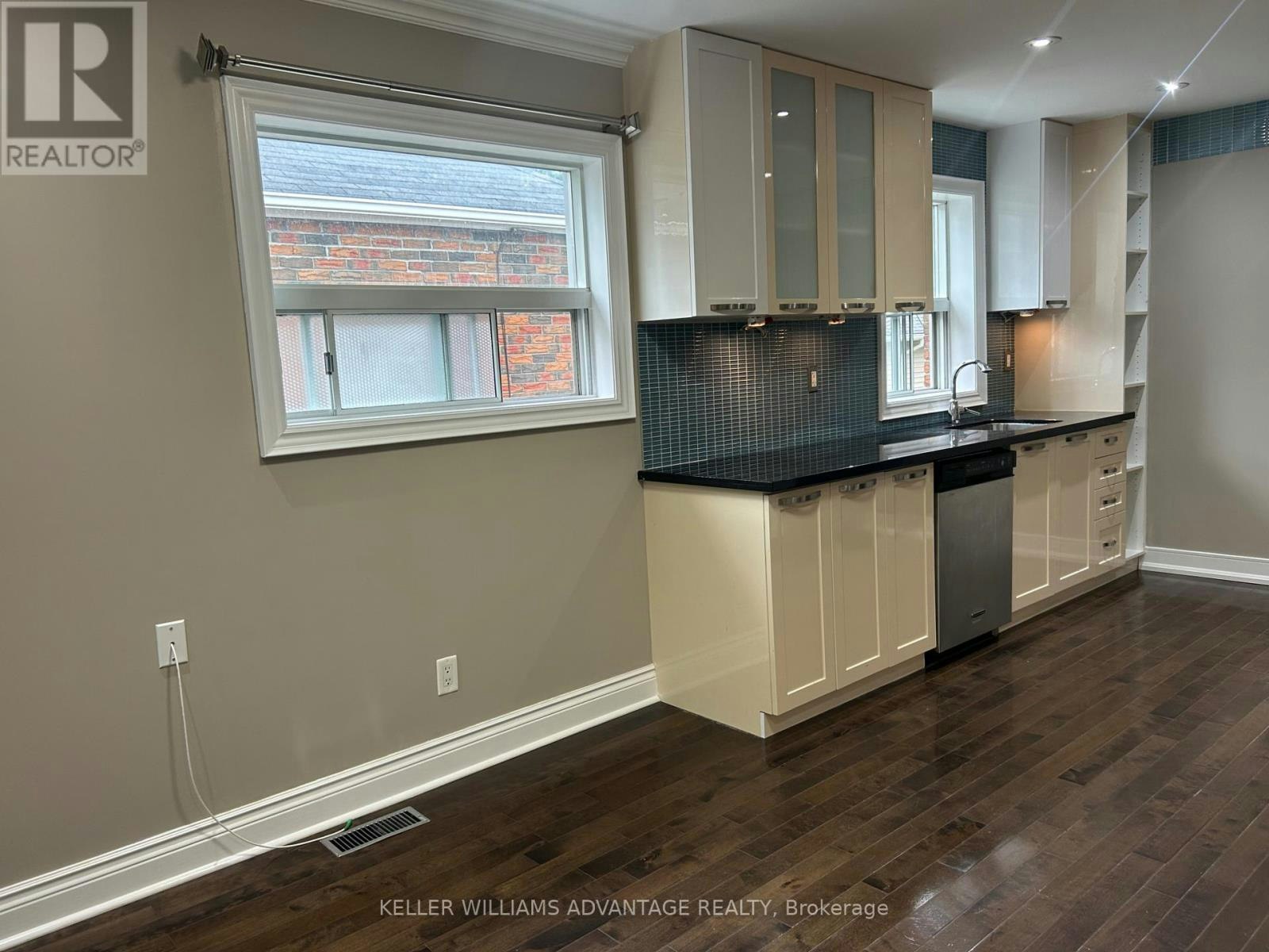 2-26 Barker Avenue, Toronto, ON, M4C 2N3 - 5