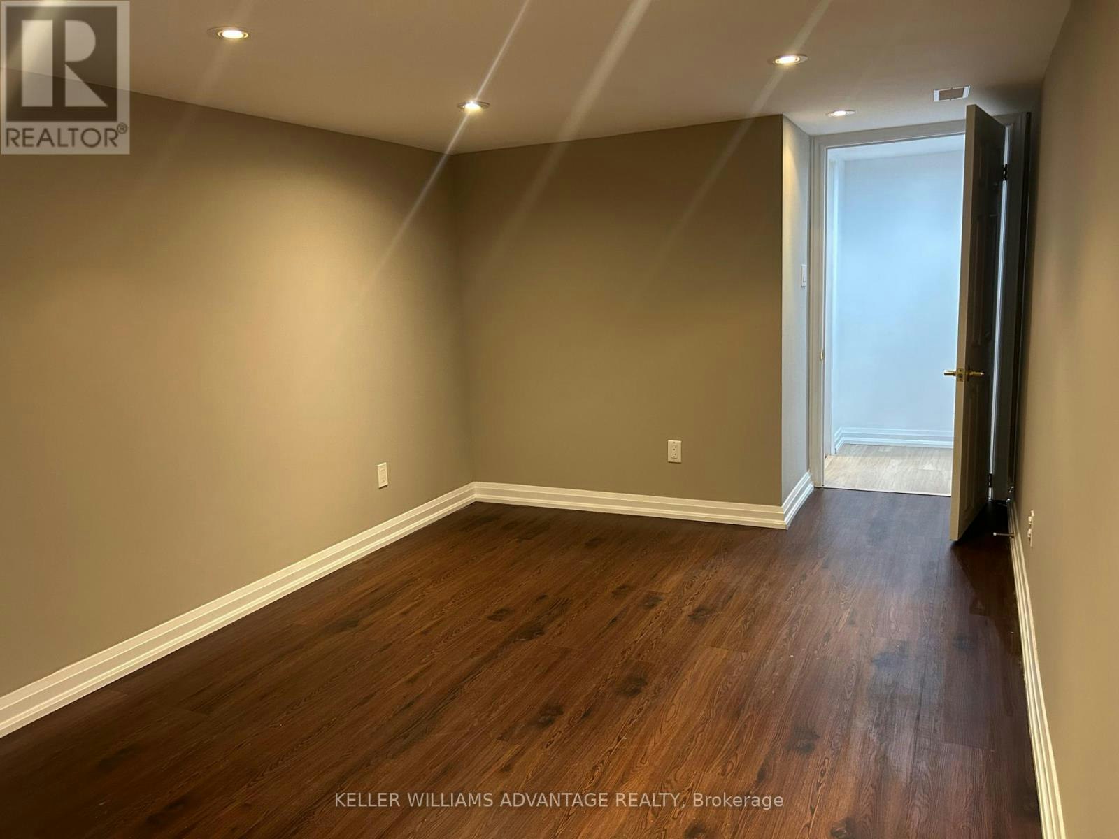 2-26 Barker Avenue, Toronto, ON, M4C 2N3 - 20