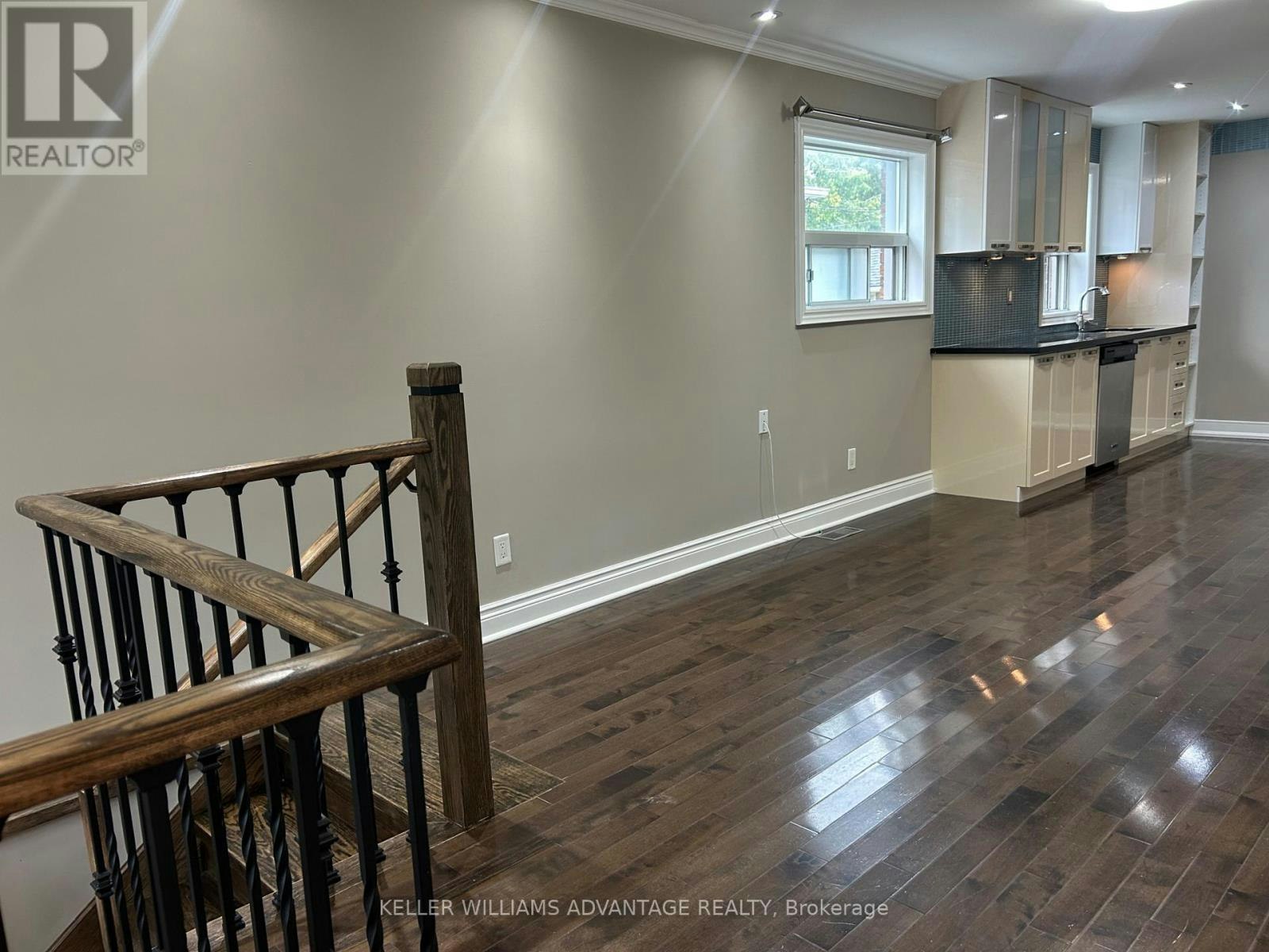 2-26 Barker Avenue, Toronto, ON, M4C 2N3 - 6