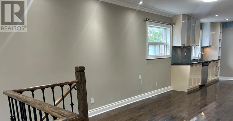 2-26 Barker Avenue, Toronto, ON, M4C 2N3 - 6