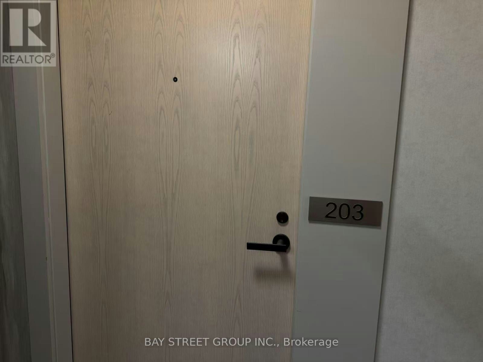 203-28 Interchange Way, Vaughan, ON, L4K 0P8 - 2