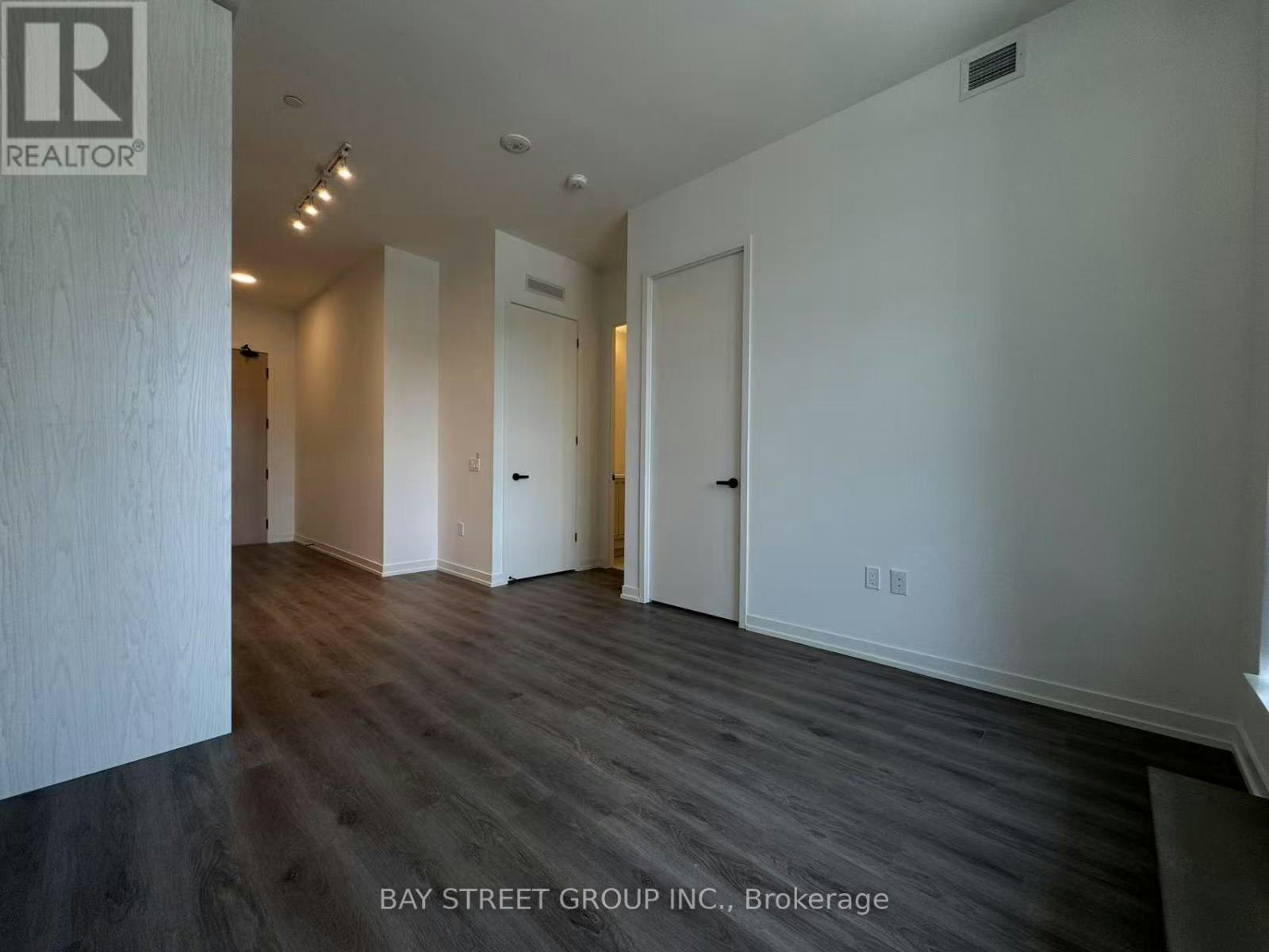 203-28 Interchange Way, Vaughan, ON, L4K 0P8 - 9