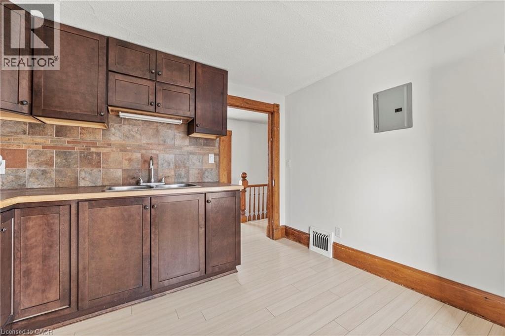Upper-33 Rich Avenue, Cambridge, ON, N1R 2A4 - 4