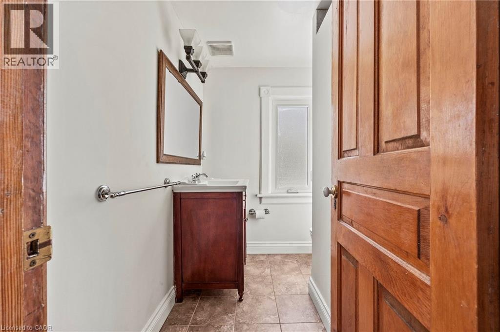 Upper-33 Rich Avenue, Cambridge, ON, N1R 2A4 - 7