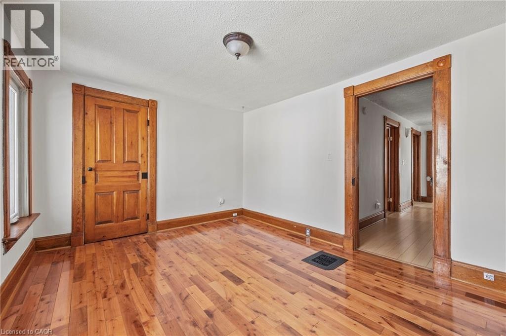 Upper-33 Rich Avenue, Cambridge, ON, N1R 2A4 - 11
