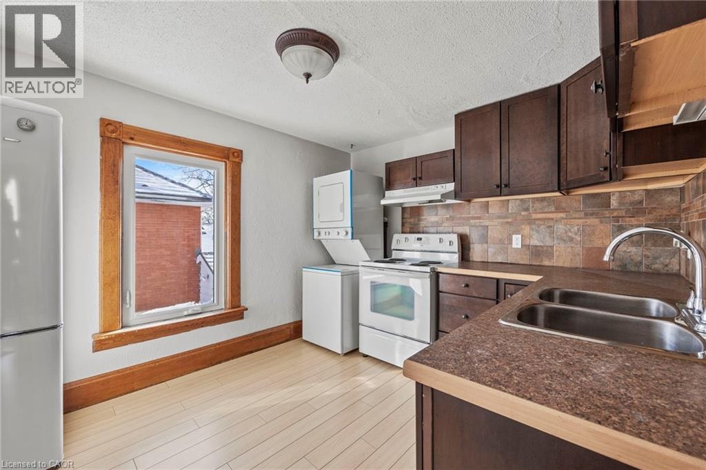 Upper-33 Rich Avenue, Cambridge, ON, N1R 2A4 - 3