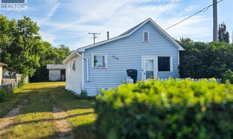 379 2nd Avenue W