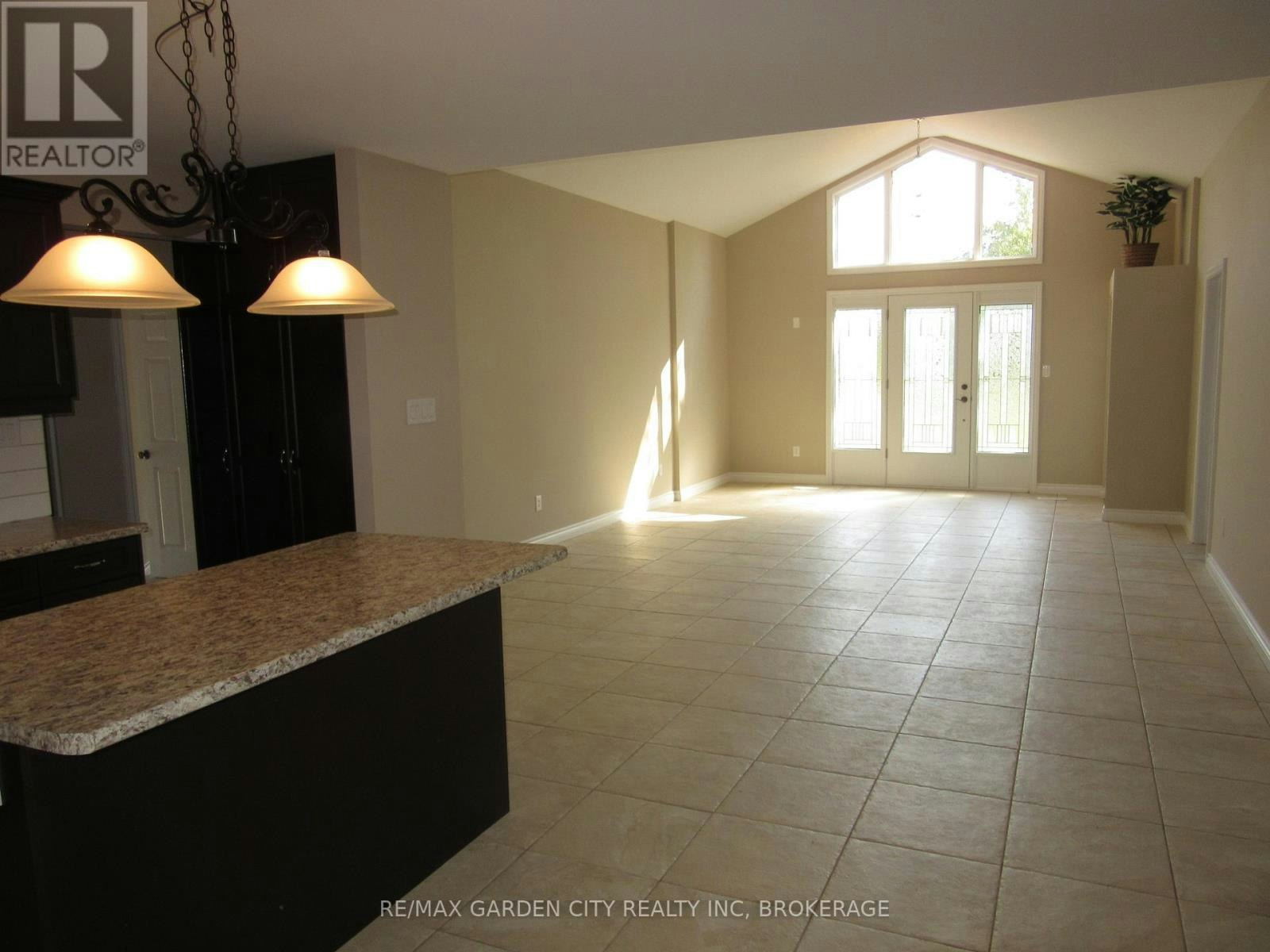 11981 Morris Road, Niagara Falls, ON, L3B 5N4 - 5