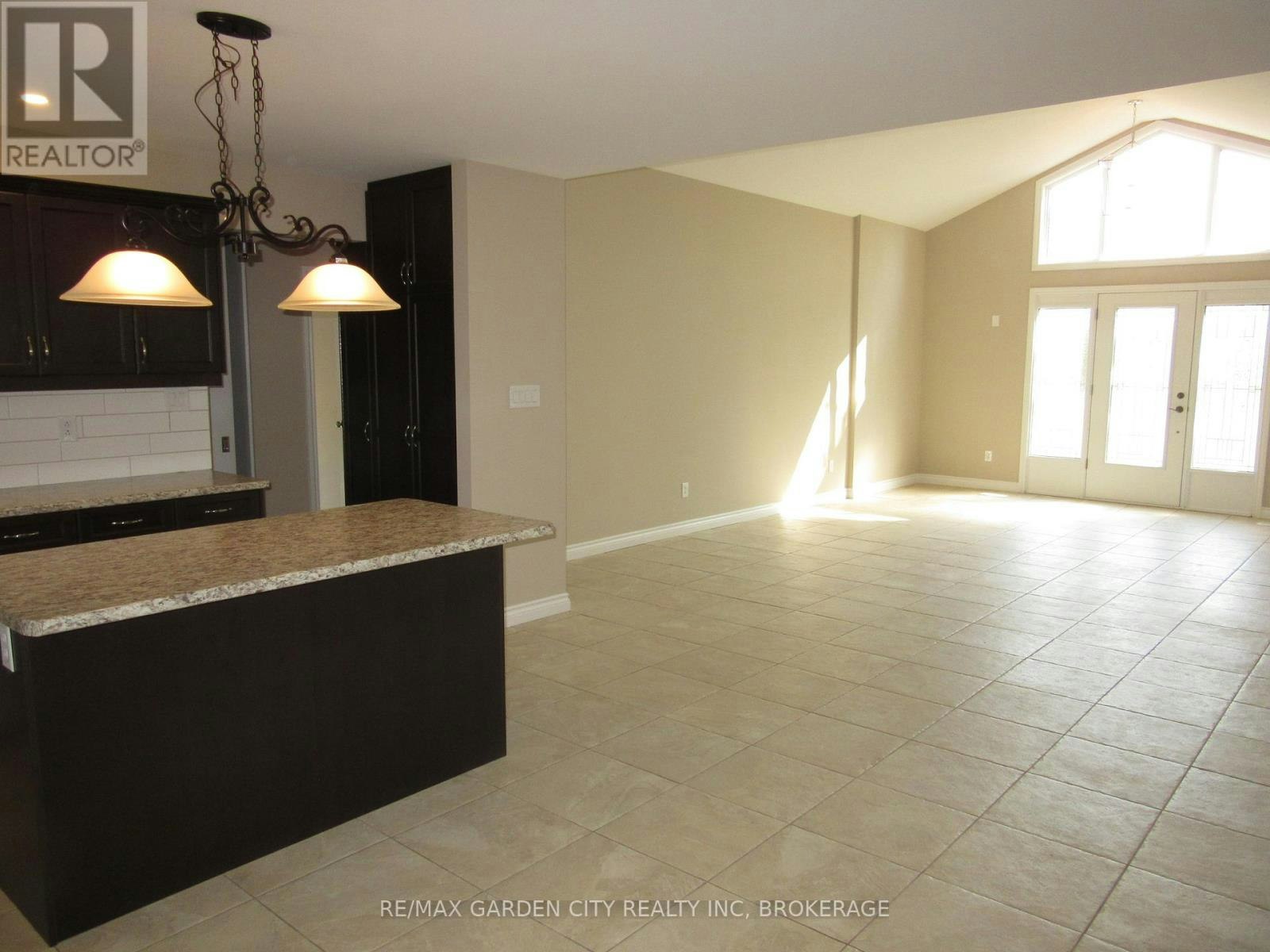 11981 Morris Road, Niagara Falls, ON, L3B 5N4 - 4