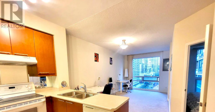 908-1121 Bay Street, Toronto, ON, M5S 3L9 - 4