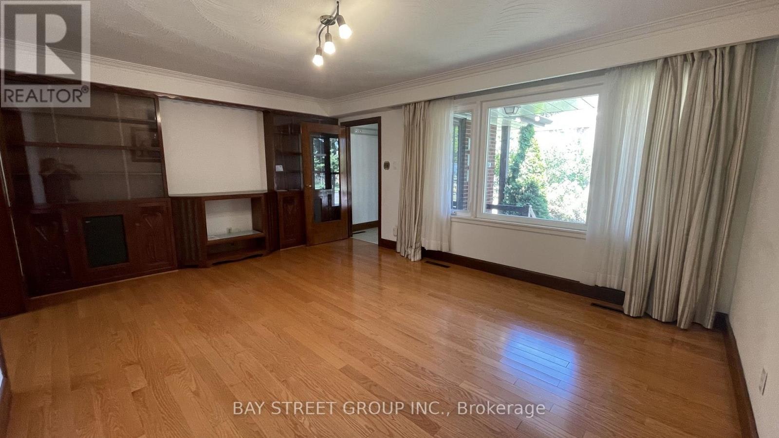 260 Moore Park Avenue, Toronto, ON, M2M 1N6 - 4